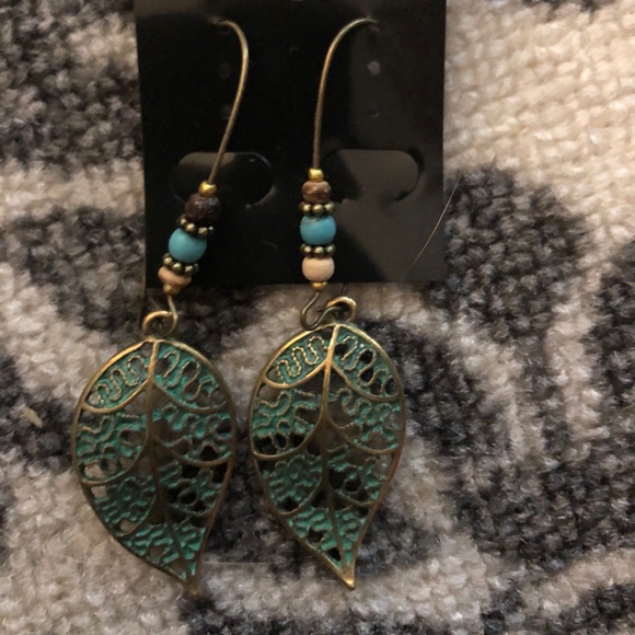Leaf earrings - Picture 2 of 4